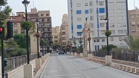 Puente de Santa Teresa de Elche, conocido como el 'puente de la Virgen'. Puente de Santa Teresa de Elche, conocido como el 'puente de la Virgen'.