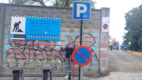Mari Gutiérrez, delante del muro que se va a derribar, entorno al Observatorio Mari Gutiérrez, delante del muro que se va a derribar, entorno al Observatorio