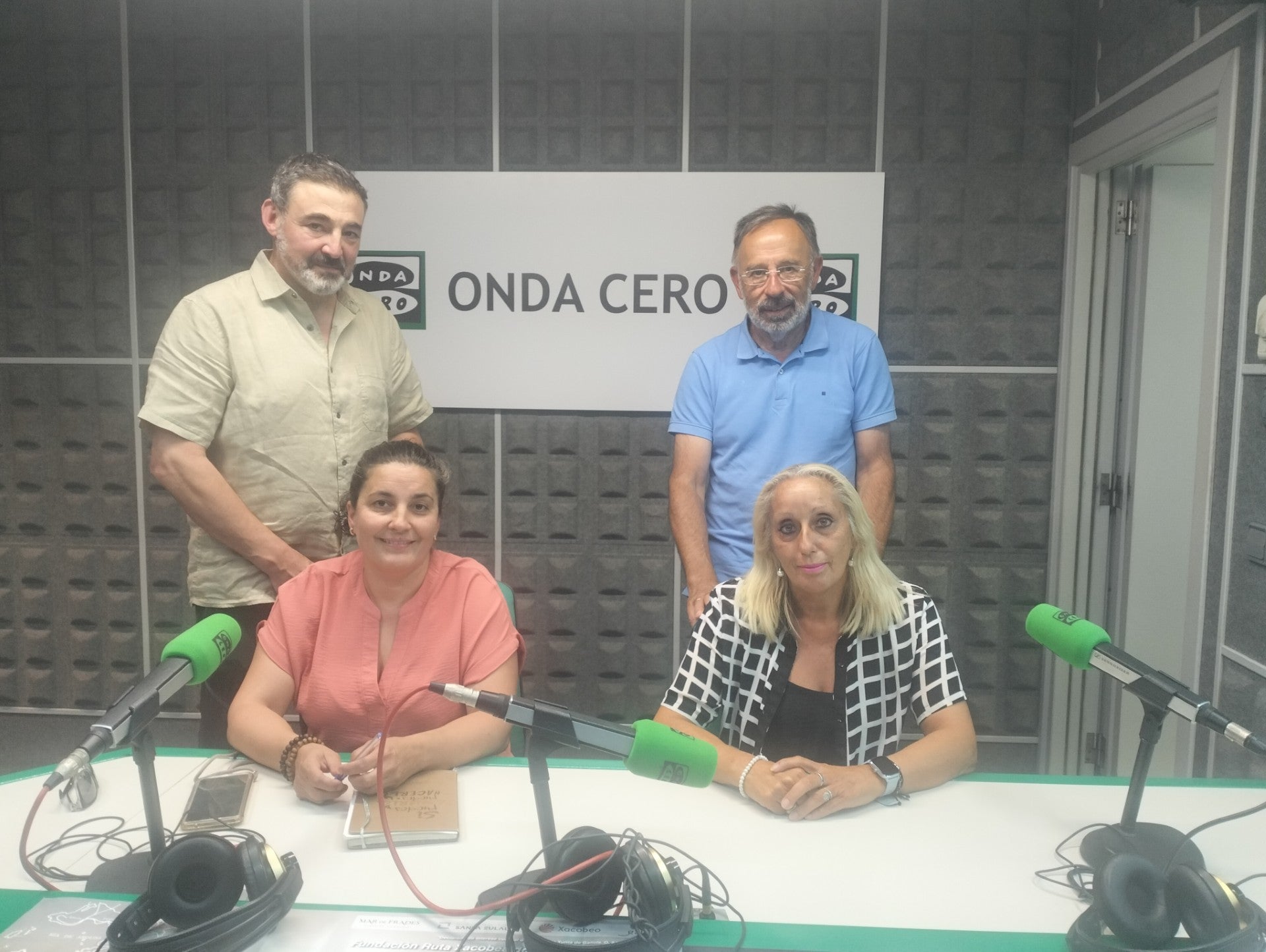 Tertulia vecinal en MÁS DE UNO COMPOSTELA Tertulia vecinal en MÁS DE UNO COMPOSTELA