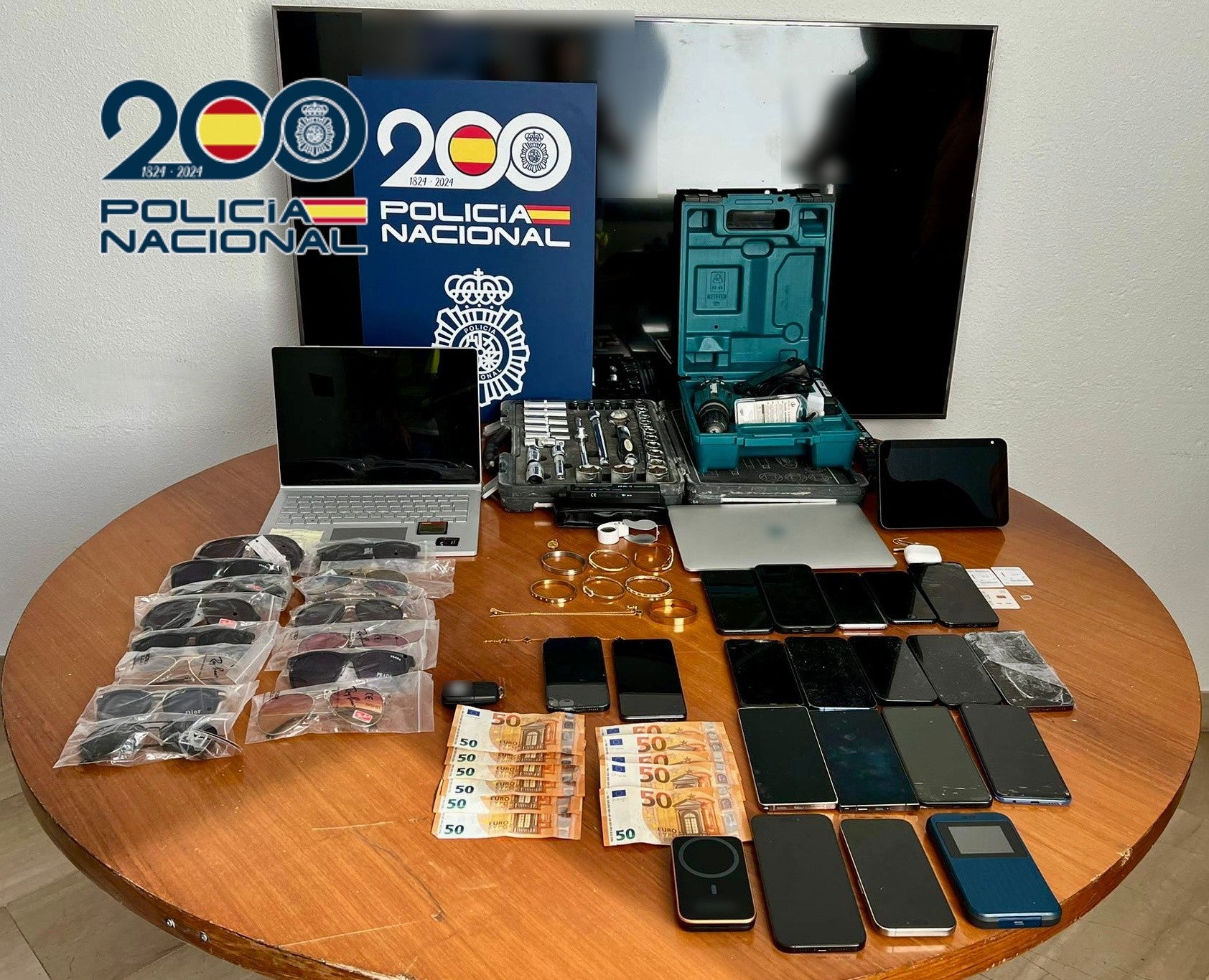 Detenido un varón por delito de receptación y tráfico de drogas en Alicante Detenido un varón por delito de receptación y tráfico de drogas en Alicante