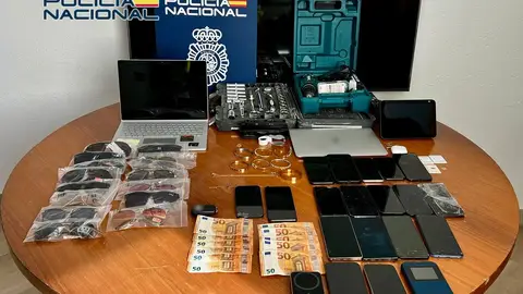 Varios de los objetos rescatados por la Policía Nacional desde un domicilio de punto de venta de receptación de objetos robados Varios de los objetos rescatados por la Policía Nacional desde un domicilio de punto de venta de receptación de objetos robados