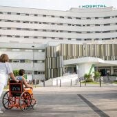 Paciente en silla de ruedas en el Hospital Virgen Macarena. - JUNTA DE ANDALUCÍA.