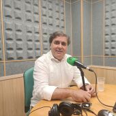 El alcalde de Punta Umbría, José Carlos Hernández Cansino, en los estudios de Onda Cero.