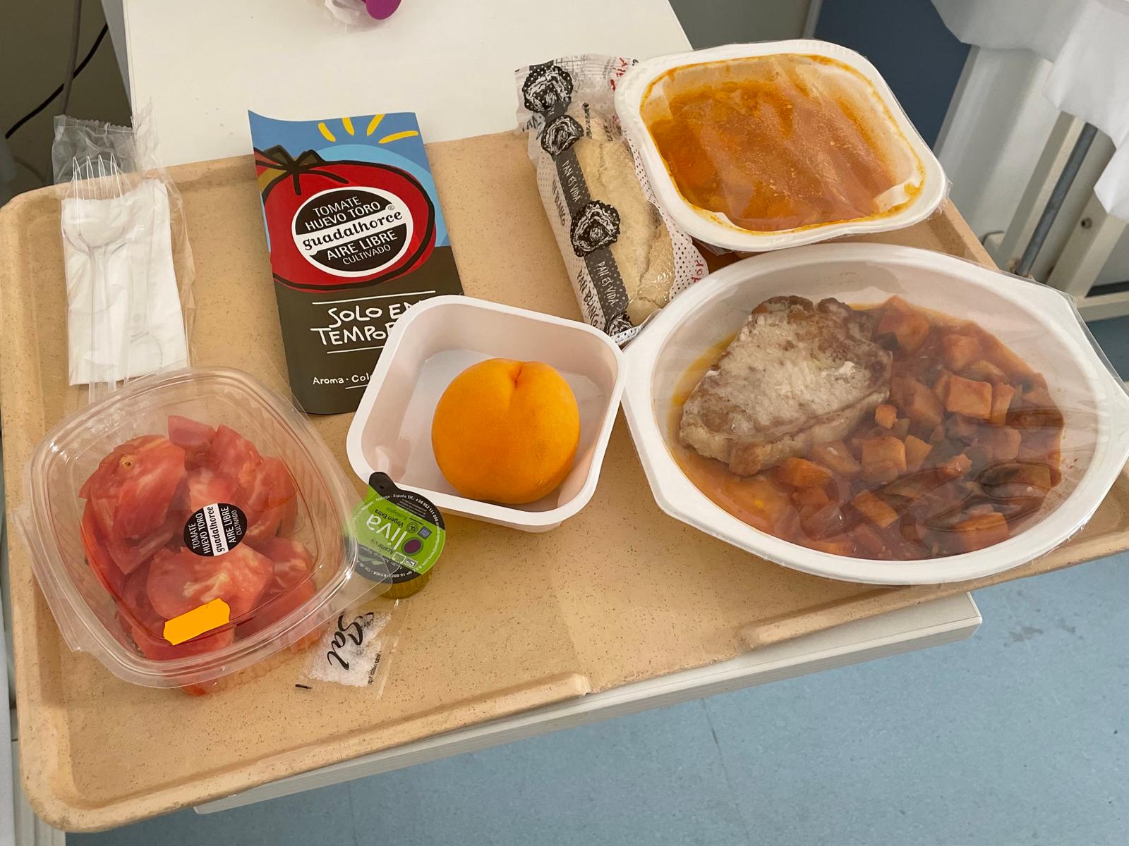 El tomate “Huevo Toro” se sirve hoy en el menú del Hospital Regional universitario de Málaga El tomate “Huevo Toro” se sirve hoy en el menú del Hospital Regional universitario de Málaga