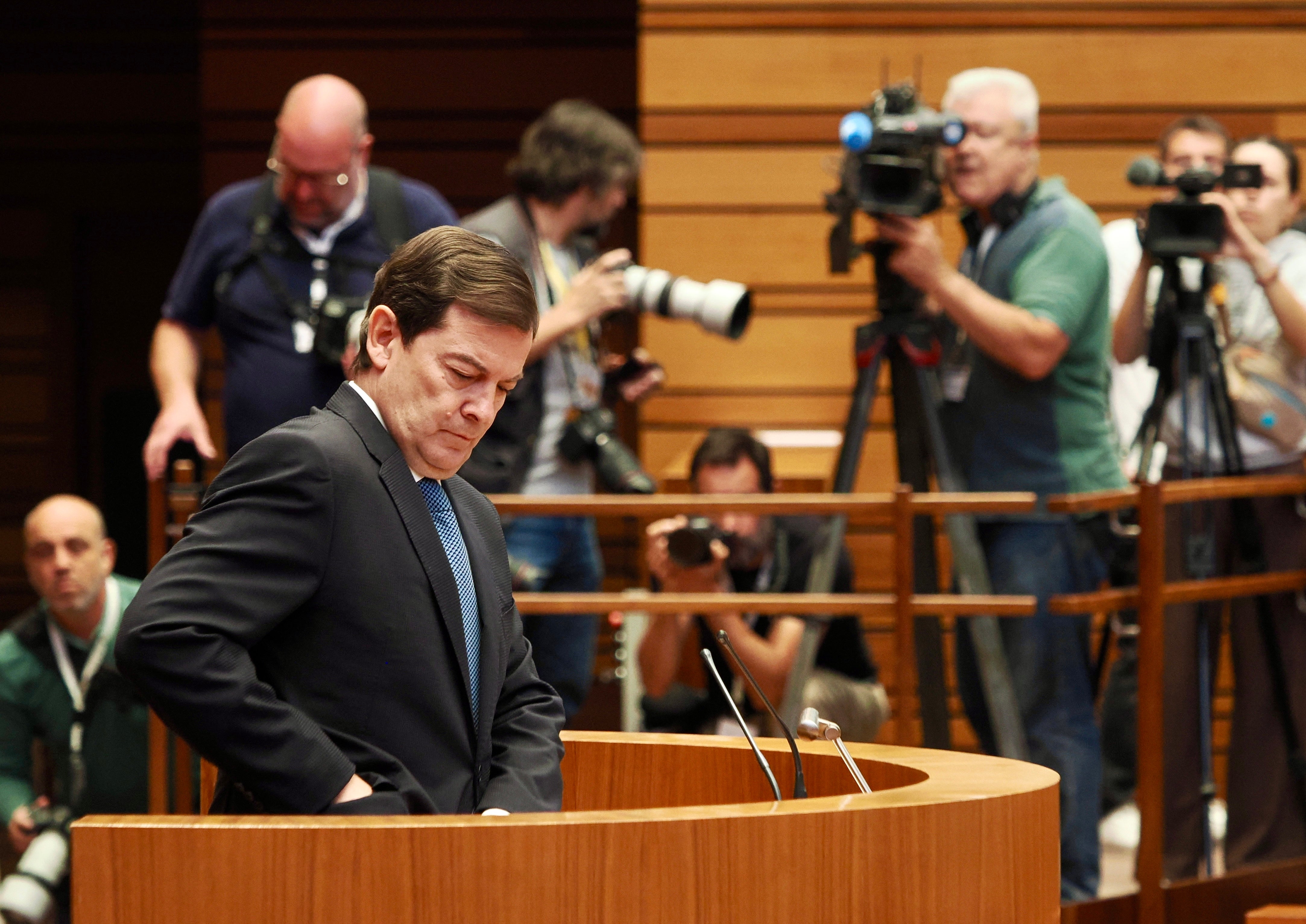 Mañueco defiende su gestión de los incendios y responsabiliza al clima y a los incendiarios Mañueco defiende su gestión de los incendios y responsabiliza al clima y a los incendiarios