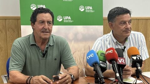 Esteban Saavedra y Juli&aacute;n Morcillo durante la rueda de prensa en la que empezaron a avisar de esto.
