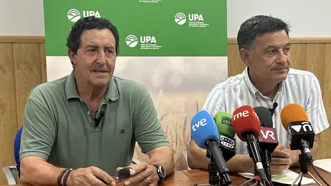 Esteban Saavedra y Julián Morcillo durante la rueda de prensa en la que empezaron a avisar de esto. Esteban Saavedra y Julián Morcillo durante la rueda de prensa en la que empezaron a avisar de esto.