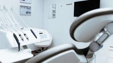 Los padres de un niño de 4 años demandan a un dentista y le exigen 20 millones: casi se muere Los padres de un niño de 4 años demandan a un dentista y le exigen 20 millones: casi se muere