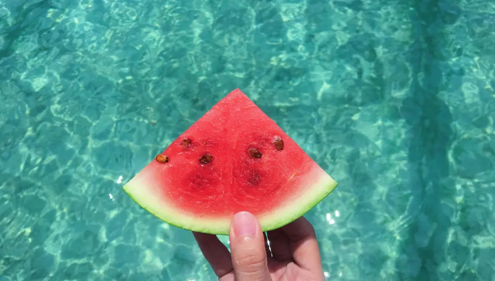 Os 10 frutos que têm mais água e podem hidratar mais do que água Os 10 frutos que têm mais água e podem hidratar mais do que água