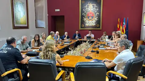 Reunión del equipo de gobierno con los directores de área del Ayuntamiento de Elche tras el ciberataque sufrido por el consistorio. Reunión del equipo de gobierno con los directores de área del Ayuntamiento de Elche tras el ciberataque sufrido por el consistorio.