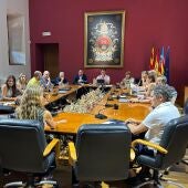 Reunión del equipo de gobierno con los directores de área del Ayuntamiento de Elche tras el ciberataque sufrido por el consistorio.