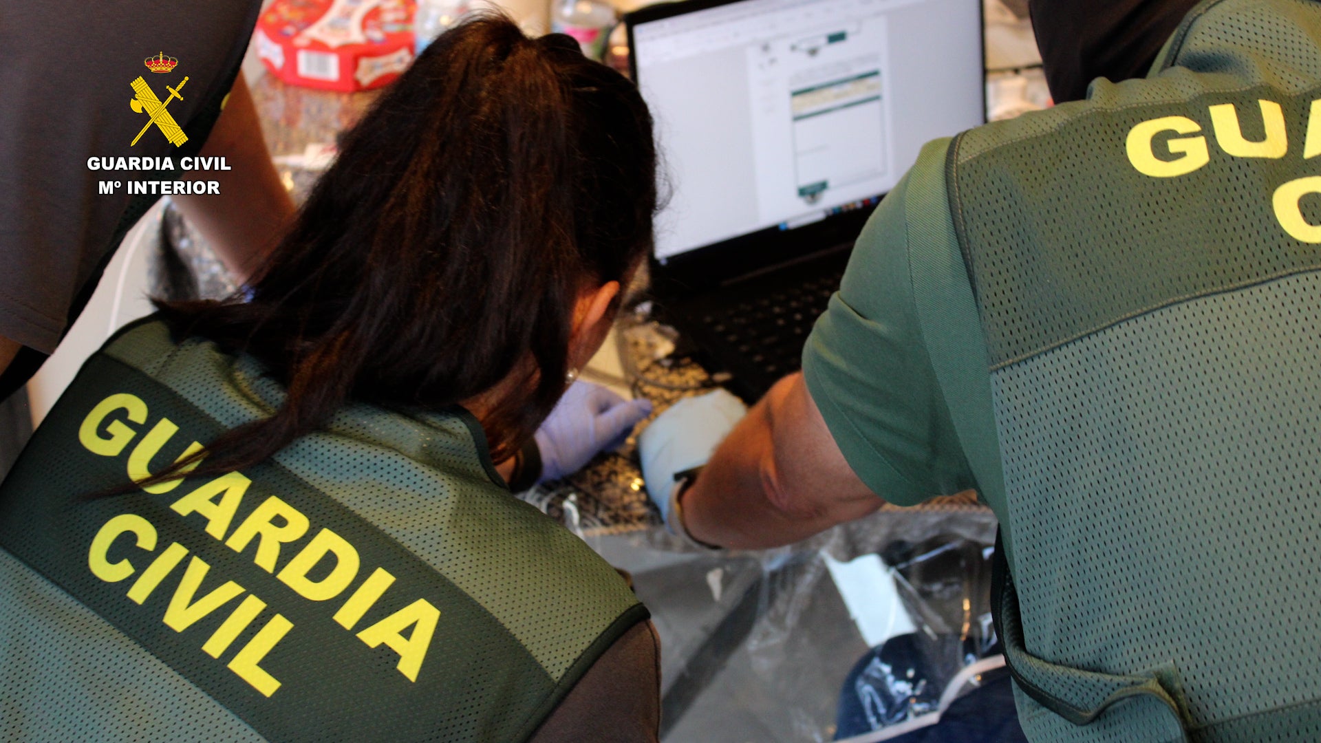 La Guardia Civil de Teruel detiene al presunto autor de 3 delitos de acoso sexual La Guardia Civil de Teruel detiene al presunto autor de 3 delitos de acoso sexual