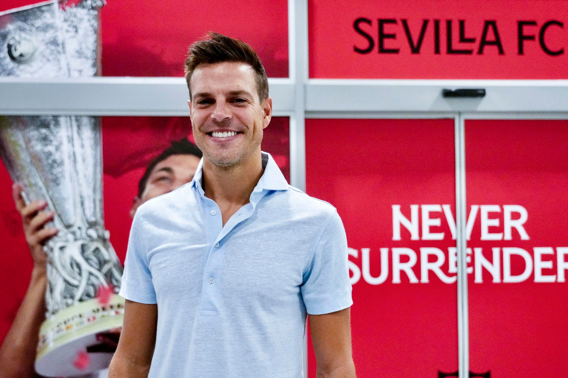 Azpilicueta se convierte en el cuarto fichaje del Sevilla Azpilicueta se convierte en el cuarto fichaje del Sevilla