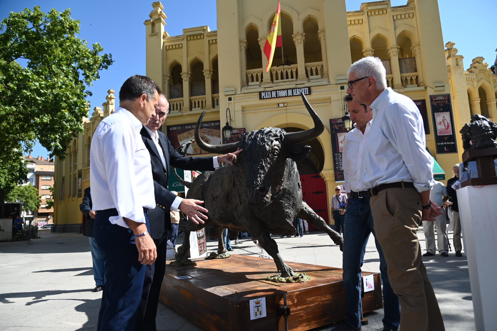 Una imponente escultura del toro bravo ilustra la plaza de Toros Una imponente escultura del toro bravo ilustra la plaza de Toros