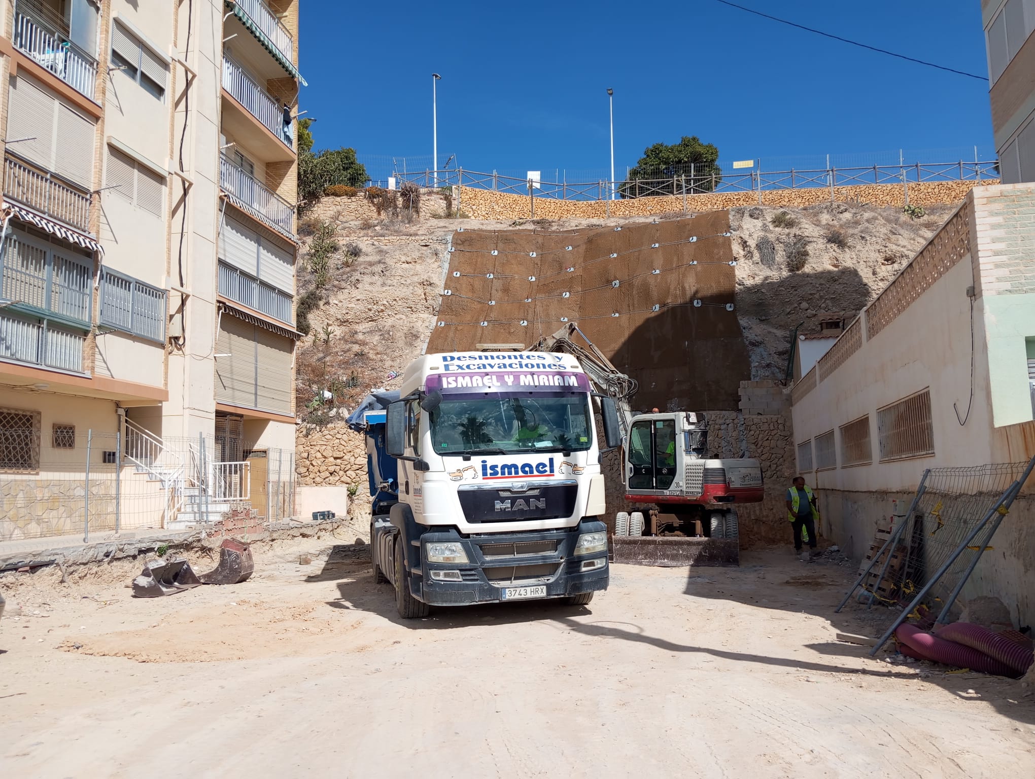 Villajoyosa impulsa la movilidad y la accesibilidad con la reanudación del ascensor a la playa Centro y la reurbanización del bulevar del Torres Villajoyosa impulsa la movilidad y la accesibilidad con la reanudación del ascensor a la playa Centro y la reurbanización del bulevar del Torres