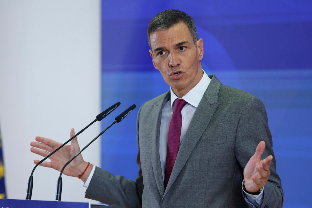 Sánchez presenta las 10 propuestas del pacto de Estado contra el cambio climático: "Es evidente que tenemos que hacer mucho más" Sánchez presenta las 10 propuestas del pacto de Estado contra el cambio climático: "Es evidente que tenemos que hacer mucho más"