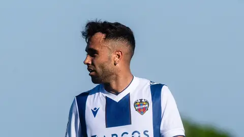 Rober Ibáñez se une a las filas del Eldense. Rober Ibáñez se une a las filas del Eldense.