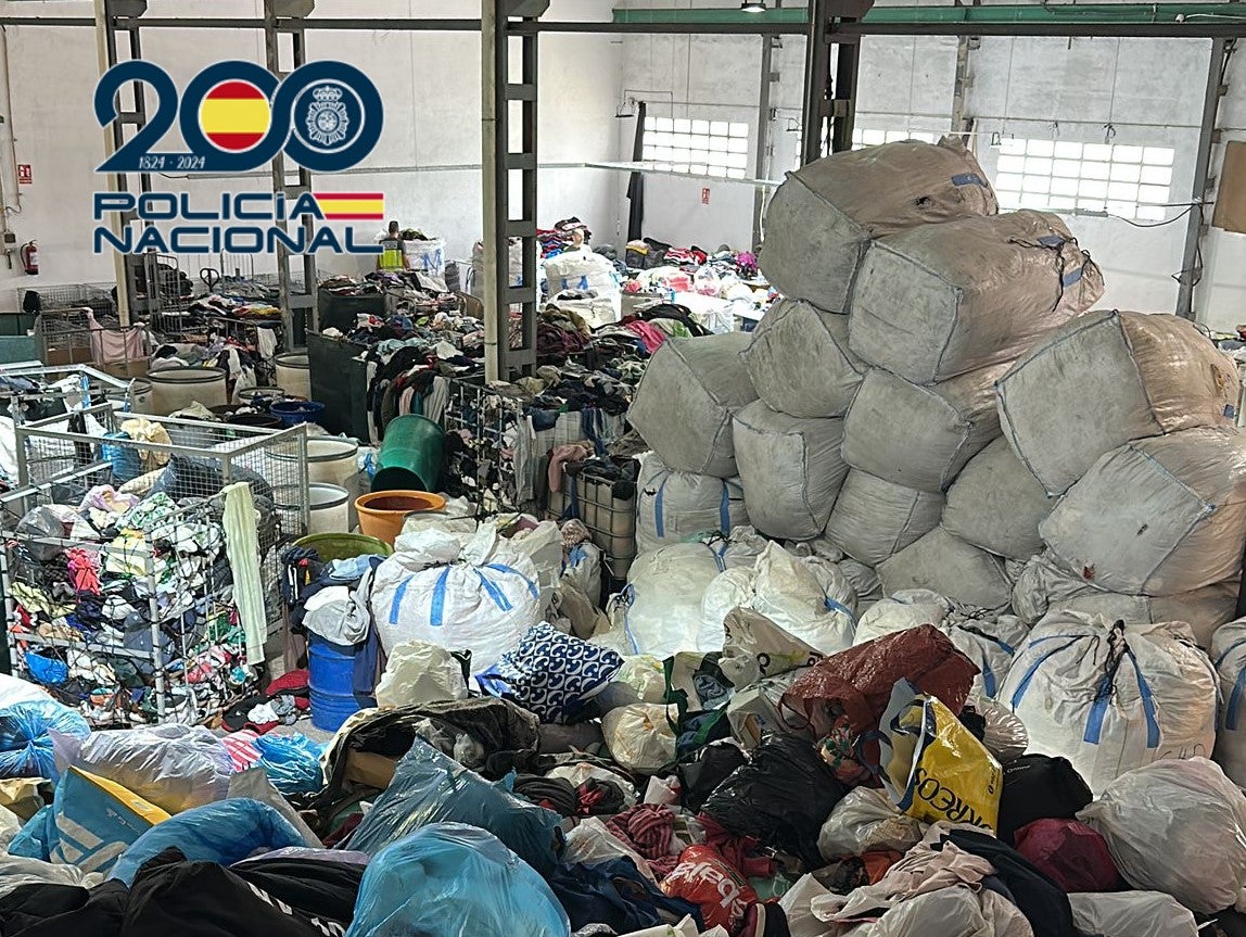 La Policía Nacional desarticula dos grupos delictivos dedicados a cometer robos en contenedores de ropa usada La Policía Nacional desarticula dos grupos delictivos dedicados a cometer robos en contenedores de ropa usada