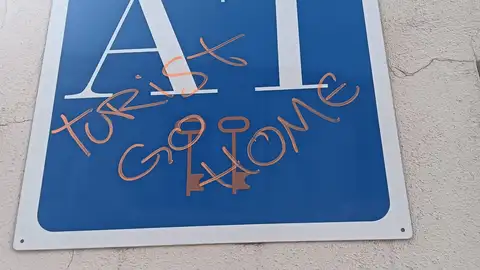 Persisten los actos vandálicos contra los Apartamentos Turísticos en Cáceres Persisten los actos vandálicos contra los Apartamentos Turísticos en Cáceres