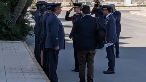 La Princesa de Asturias se incorpora a la AGA de San Javier como "una alumna más" Leonor en su entrada al edificio de dirección de la AGA de San Javier