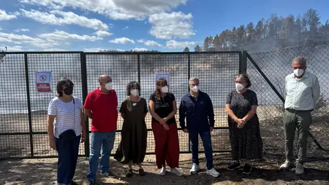 Comezan os traballos para apagar o lume do vertedoiro de A Rúa Comezan os traballos para apagar o lume do vertedoiro de A Rúa