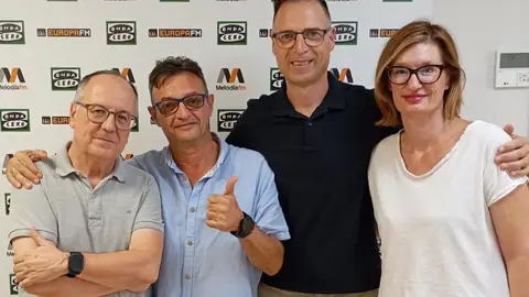 Joaquín Valentí celebra sus 100 programas en Onda Cero Vega Baja para iniciar una nueva temporada Joaquín Valentí celebra sus 100 programas en Onda Cero Vega Baja para iniciar una nueva temporada