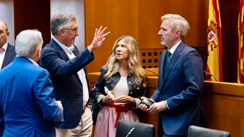 Azcón, en la reunión, con los consejeros Manuel Blasco y Mar Vaquero Azcón, en la reunión, con los consejeros Manuel Blasco y Mar Vaquero