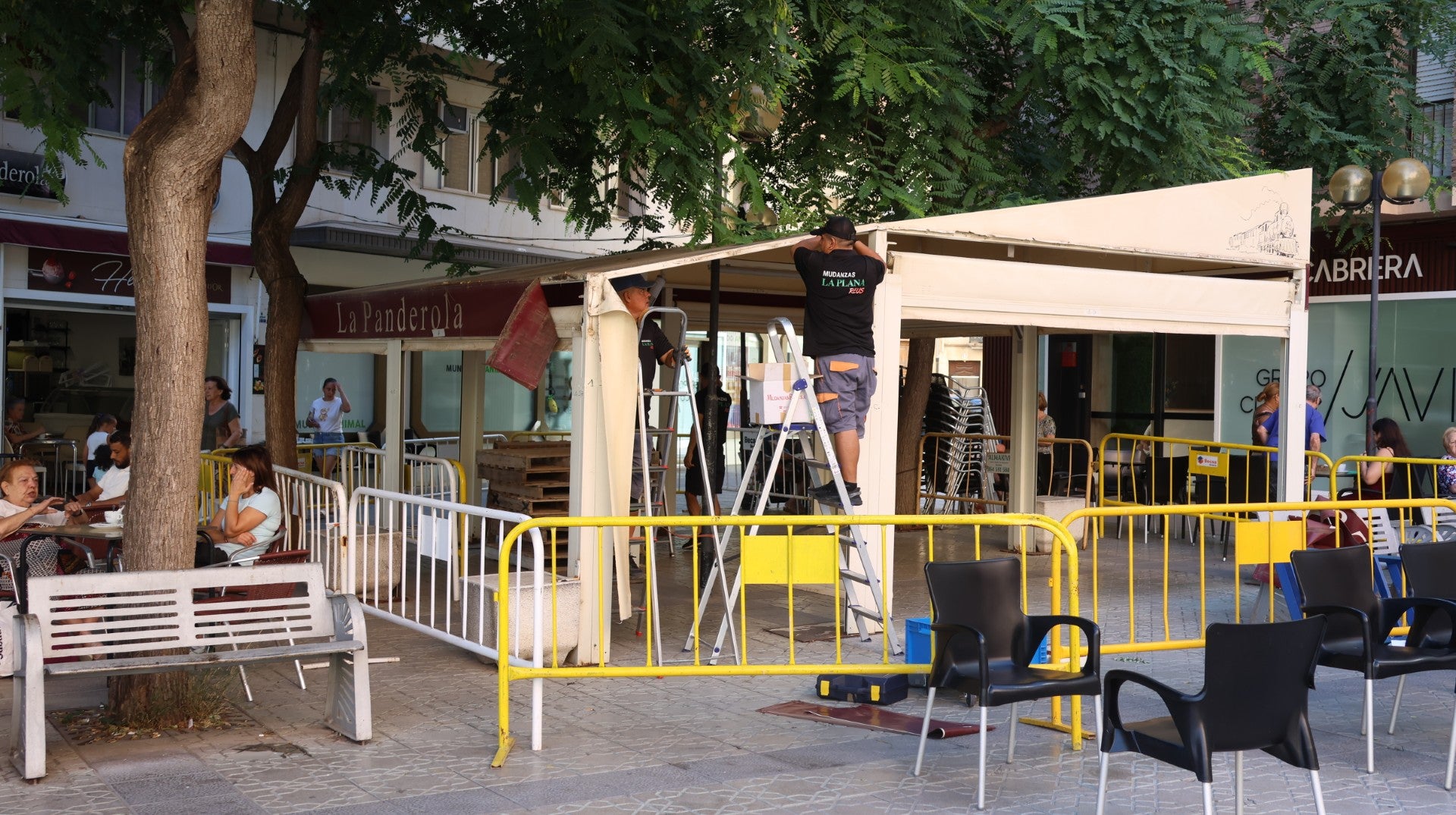 Onda inicia el desmontaje de la Plaza España para dar paso a la gran transformación del recinto Onda inicia el desmontaje de la Plaza España para dar paso a la gran transformación del recinto