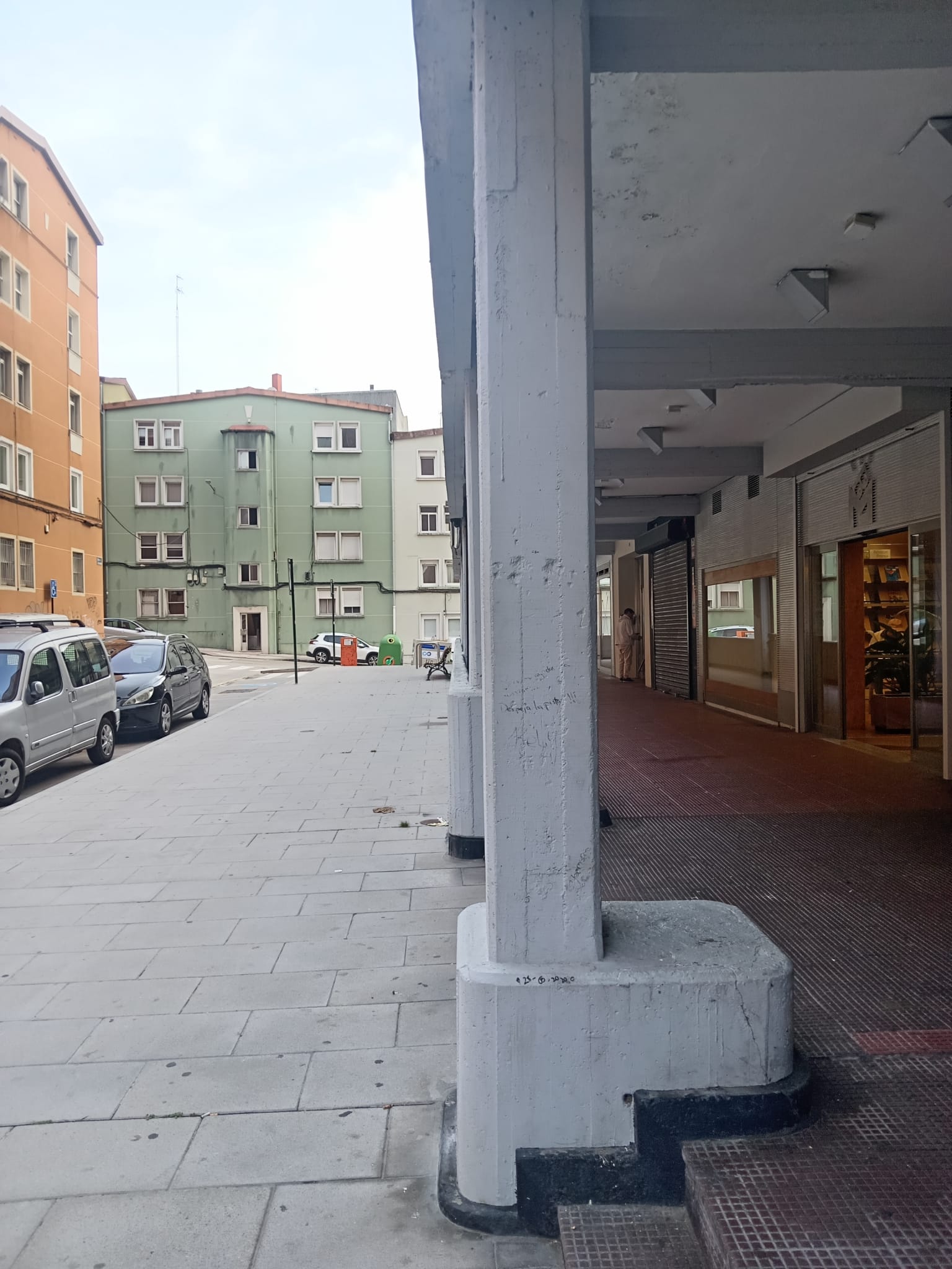 Los vecinos de la Sagrada Familia reclaman soluciones a la inseguridad provocada por un narcopiso Los vecinos de la Sagrada Familia reclaman soluciones a la inseguridad provocada por un narcopiso