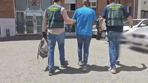 17 detenidos y 10 investigados por estafar más de un millón de euros empresas e instituciones de Huesca 17 detenidos y 10 investigados por estafar más de un millón de euros empresas e instituciones de Huesca