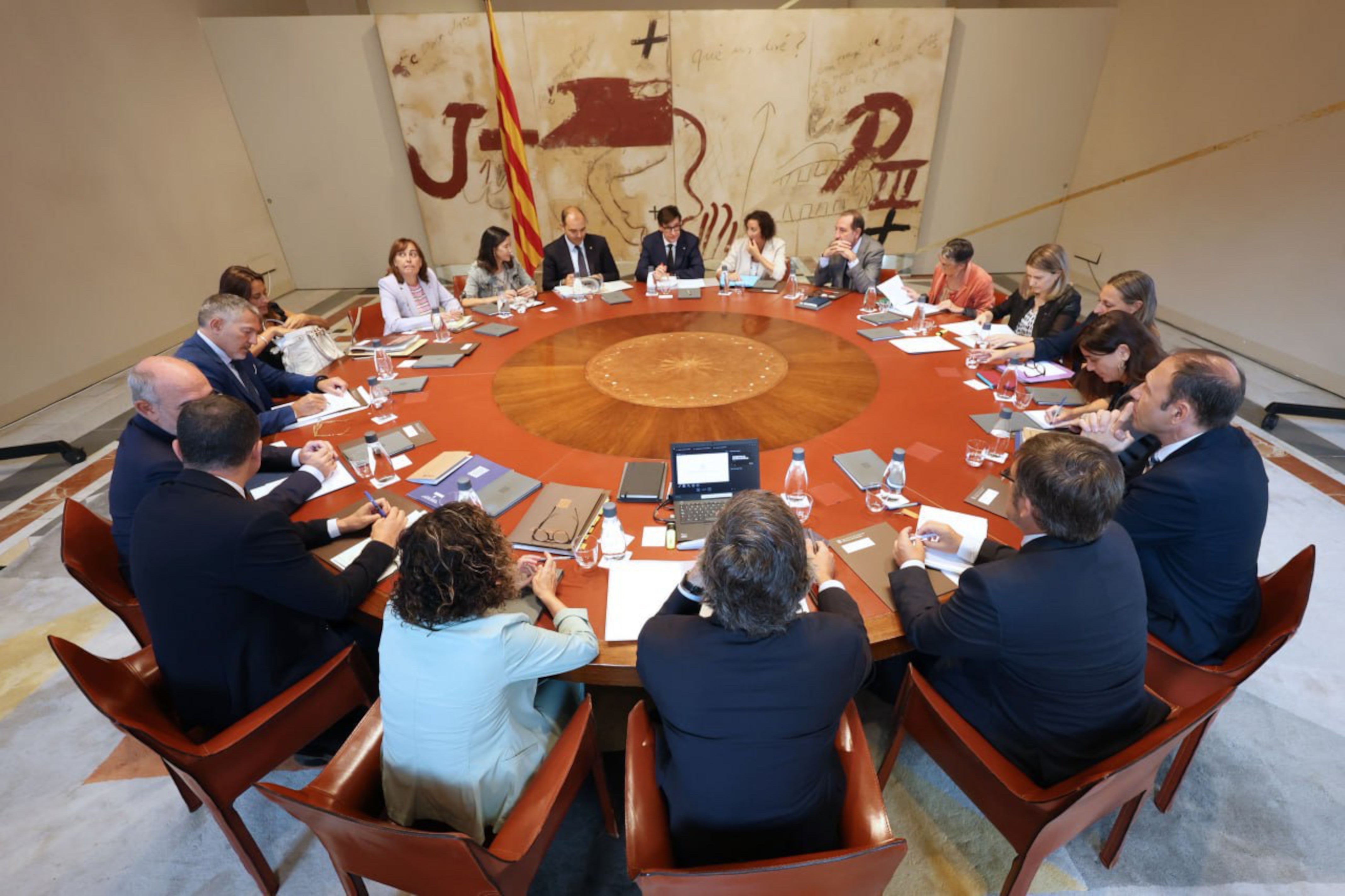 El Govern fa el primer pas per aprovar pressupostos El Govern fa el primer pas per aprovar pressupostos