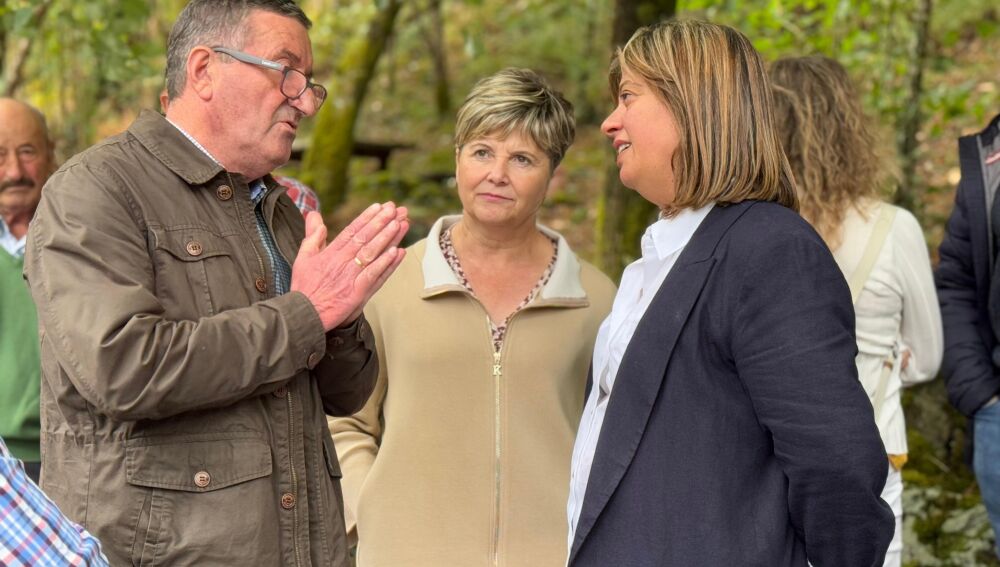 José Antonio Barrientos, Estefanía González y Gimena Llamedo en el anuncio de inversión de 1,5 millones.