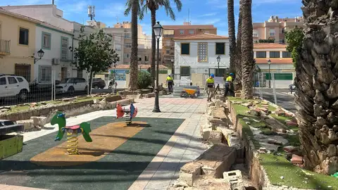 Obras en las jardineras de la calle Obispo Barrachina de Elche. Obras en las jardineras de la calle Obispo Barrachina de Elche.