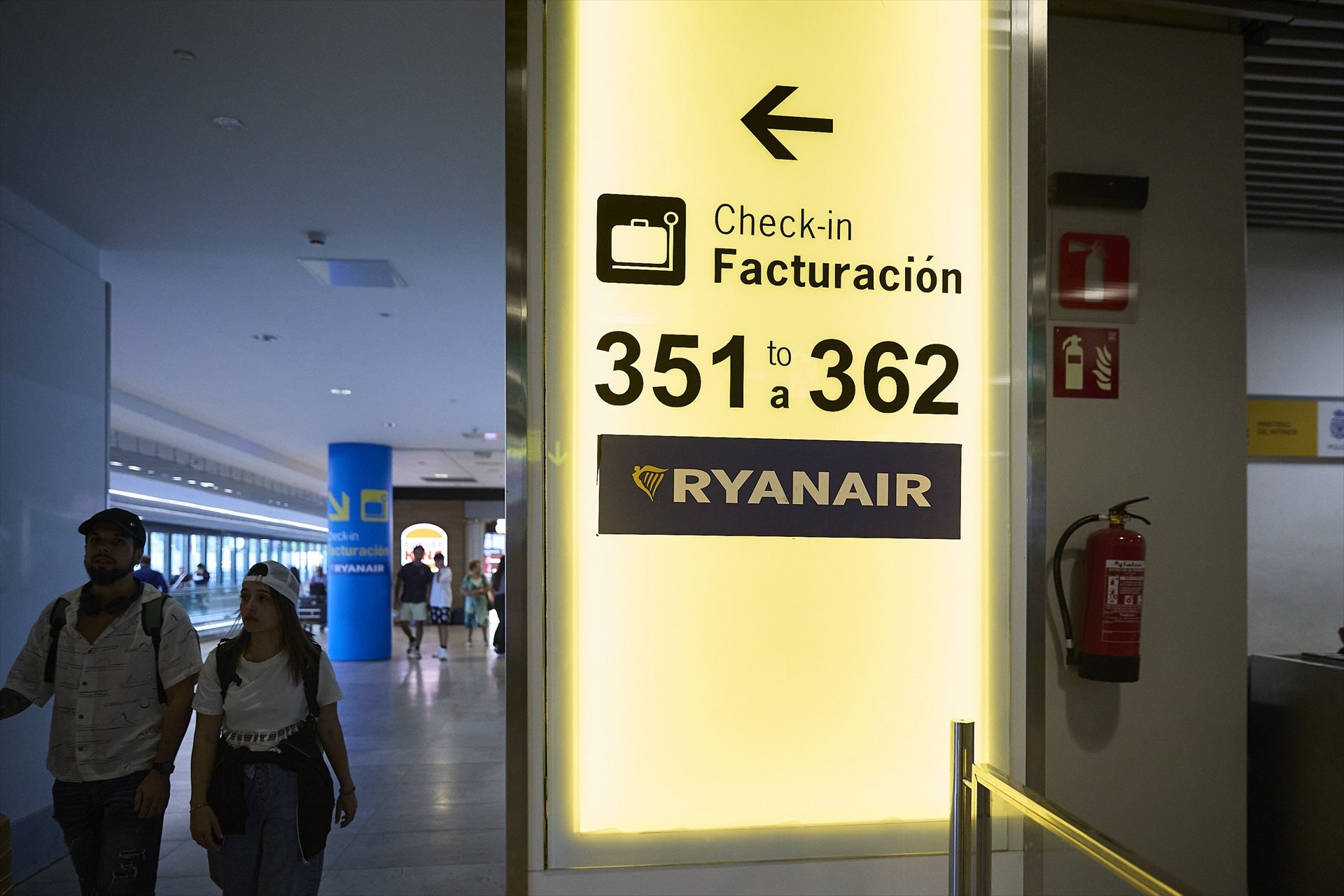 Aena arremete contra Ryanair tras anunciar que reduce su actividad en España y le acusa de "fariseísmo", "mala educación" y "chantaje" Aena arremete contra Ryanair tras anunciar que reduce su actividad en España y le acusa de "fariseísmo", "mala educación" y "chantaje"