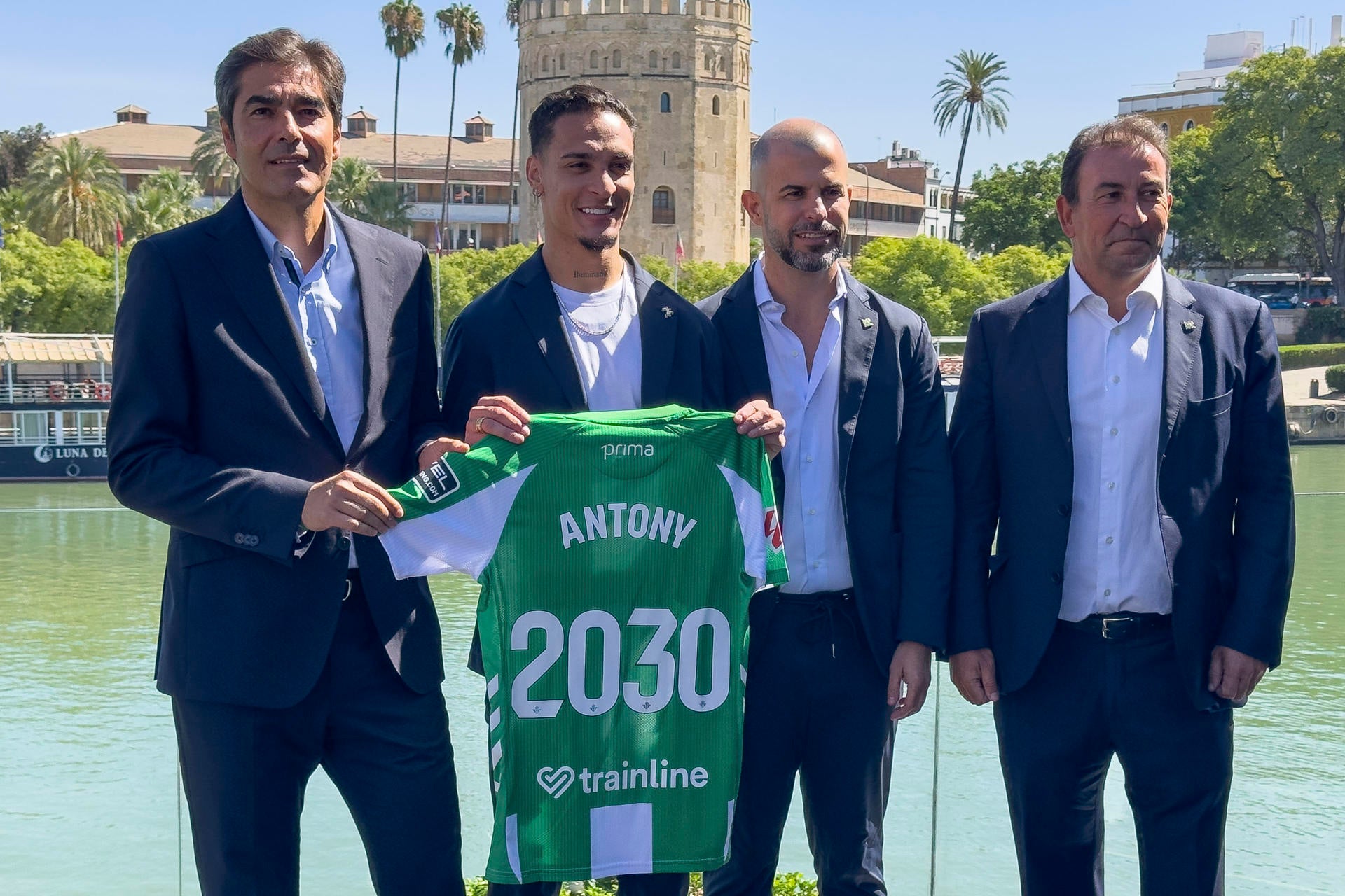 Antony y Amrabat, a la espera de la inscripción definitiva en LaLiga Antony y Amrabat, a la espera de la inscripción definitiva en LaLiga