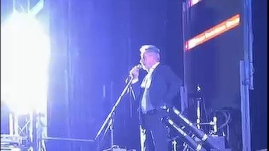Alcalde de Valdepe&ntilde;as durante la Cena Homenaje a las personas mayores 2025