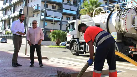 Castelló refuerza la limpieza de imbornales ante la previsión de lluvias intensas Castelló refuerza la limpieza de imbornales ante la previsión de lluvias intensas