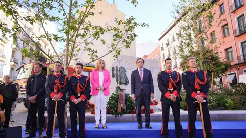 Homenaje a los bomberos fallecidos en los Almacenes Arias en 1987 Homenaje a los bomberos fallecidos en los Almacenes Arias en 1987