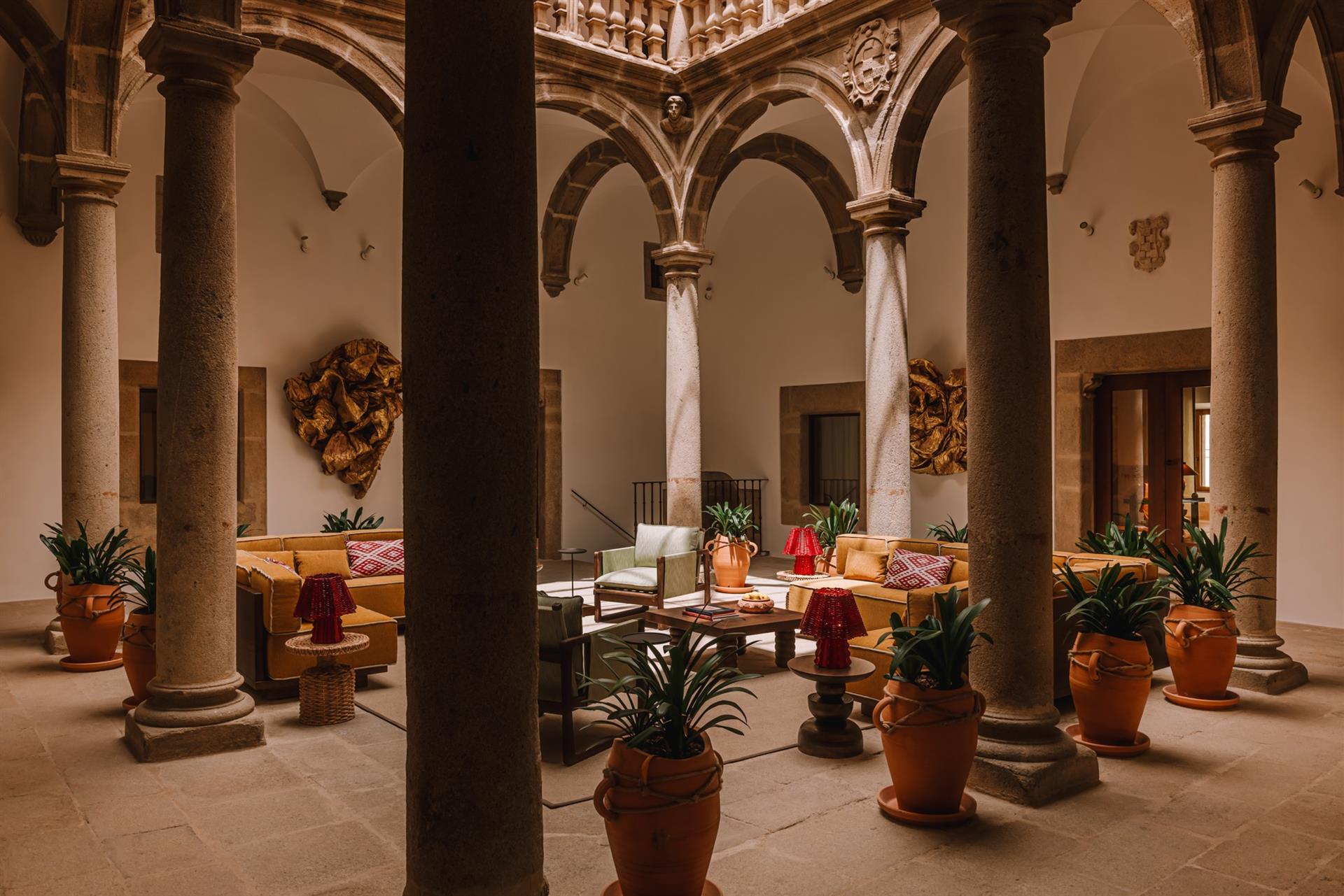 El Hotel Palacio de Godoy Cáceres, Curio Collection by Hilton, abría sus puertas este martes tras una inversión de 14 millones El Hotel Palacio de Godoy Cáceres, Curio Collection by Hilton, abría sus puertas este martes tras una inversión de 14 millones