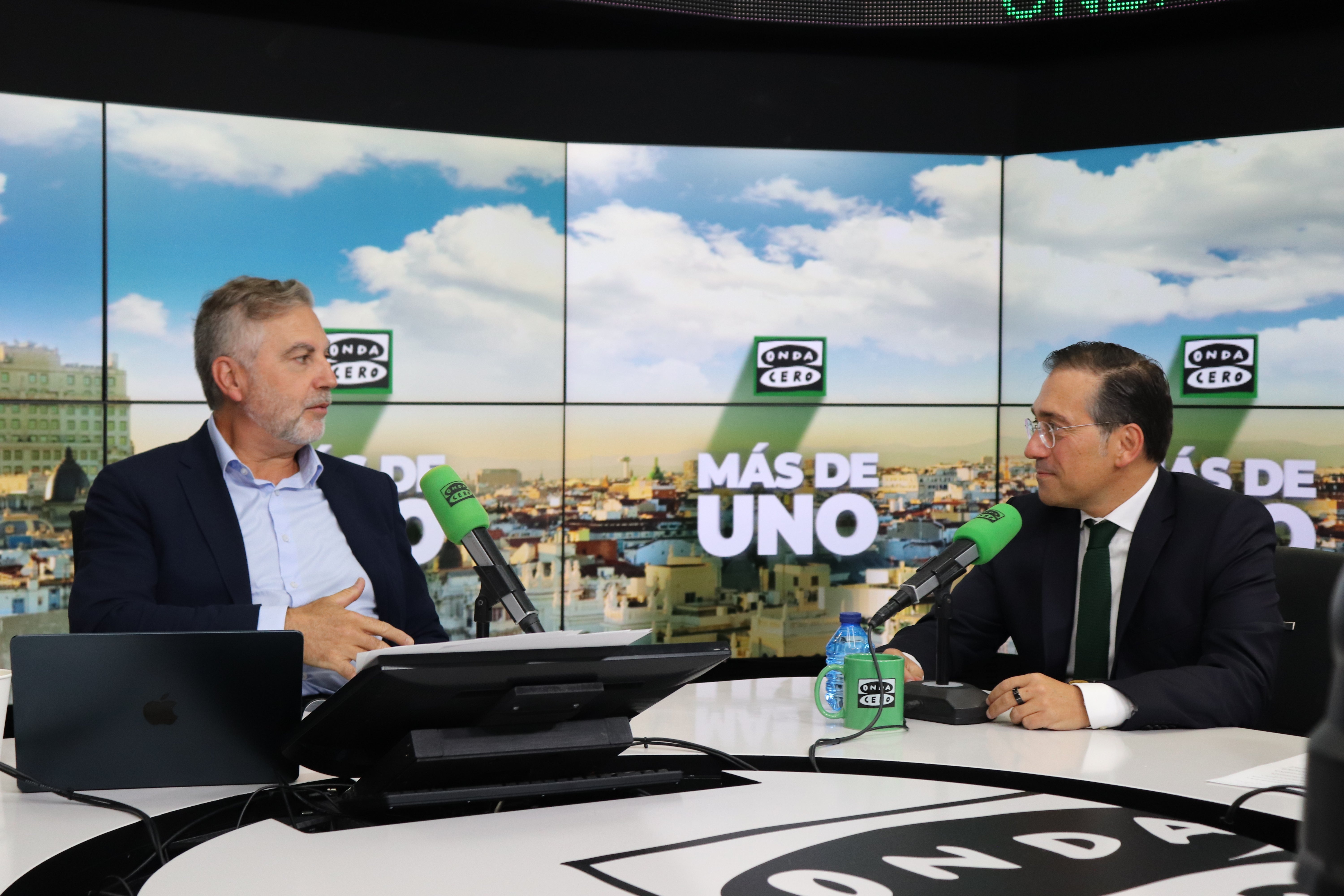 Albares, con Alsina: la oficialidad del catalán, la foto del "diálogo" con Puigdemont y su valoración sobre el ataque de EEUU a una lancha de Venezuela Albares, con Alsina: la oficialidad del catalán, la foto del "diálogo" con Puigdemont y su valoración sobre el ataque de EEUU a una lancha de Venezuela