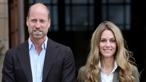 Sara Carbonero estalla para defender a Kate Middleton: "Alucinada con los comentarios sobre su nuevo look" Sara Carbonero estalla para defender a Kate Middleton: "Alucinada con los comentarios sobre su nuevo look"