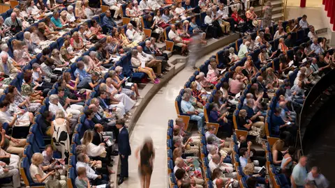 Público en el Palacio de Festivales durante el FIS 2025 Público en el Palacio de Festivales durante el FIS 2025