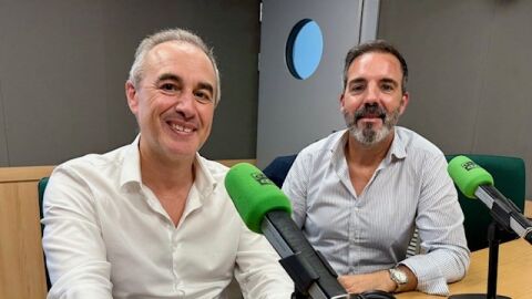 El presidente del Colegio y la Asociaci&oacute;n, Jos&eacute; Miguel Artieda, y el director t&eacute;cnico del informe, Luis Alberto Fabra.
