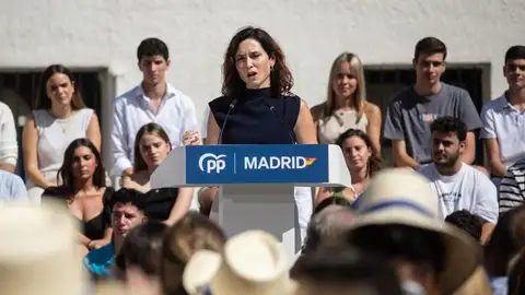Ayuso censura a Sánchez por "querer siempre el choque" y al que "le da igual la ley" Ayuso censura a Sánchez por "querer siempre el choque" y al que "le da igual la ley"