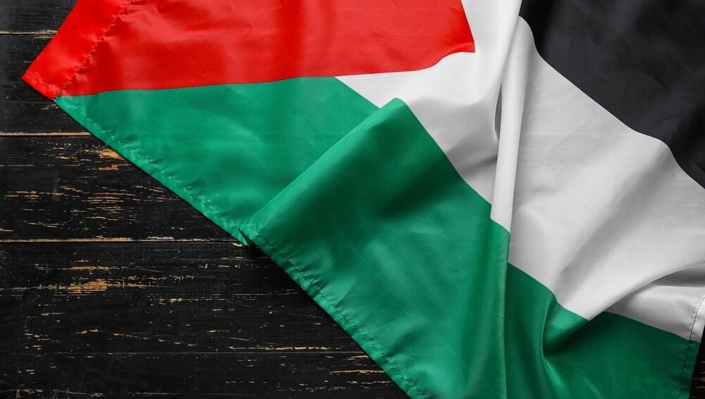 IU y PSOE defienden la visibilización de Gaza en Vegadeo; el PP pide no politizar el deporte.