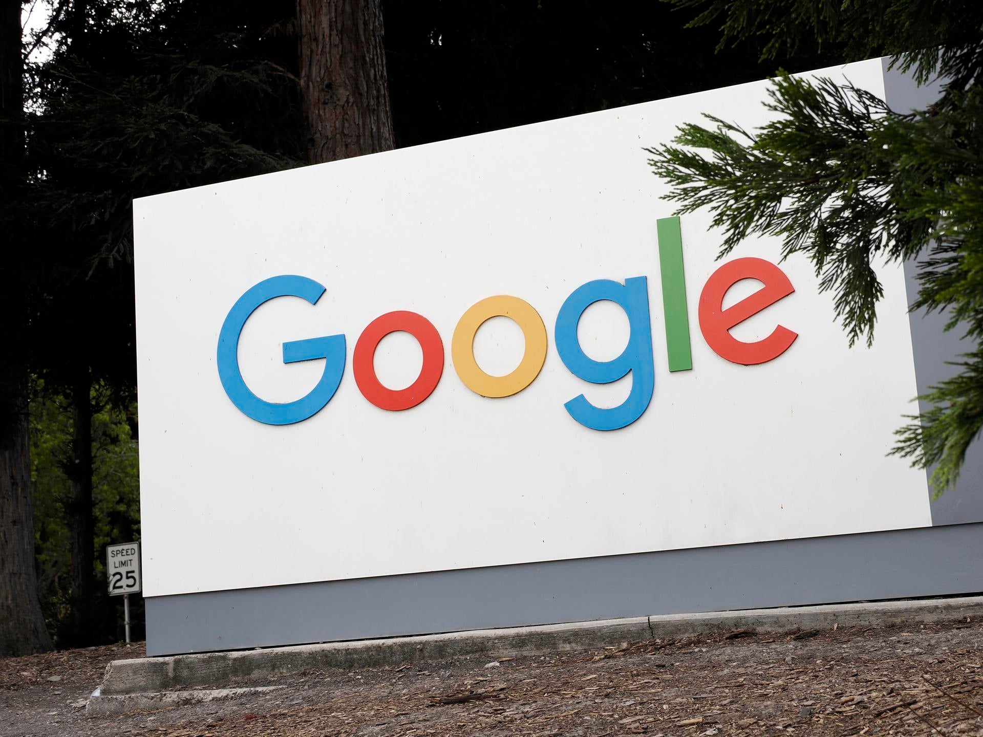 Europa multa a Google y Trump amenaza con represalias: "Me veré obligado a iniciar un procedimiento para anular las injustas sanciones" Europa multa a Google y Trump amenaza con represalias: "Me veré obligado a iniciar un procedimiento para anular las injustas sanciones"