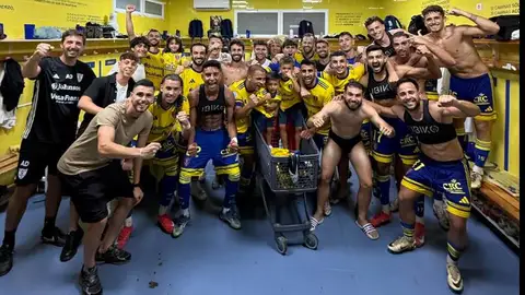 El Orihuela CF gana 2-0 al Fuenlabrada y se coloca líder en la primera jornada de liga Orihuela Fc