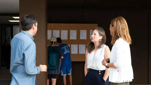 La alcaldesa de Almassora, María Tormo, da por inaugurado el curso escolar visitando las obras el IES Falomir. La alcaldesa de Almassora, María Tormo, da por inaugurado el curso escolar visitando las obras el IES Falomir.