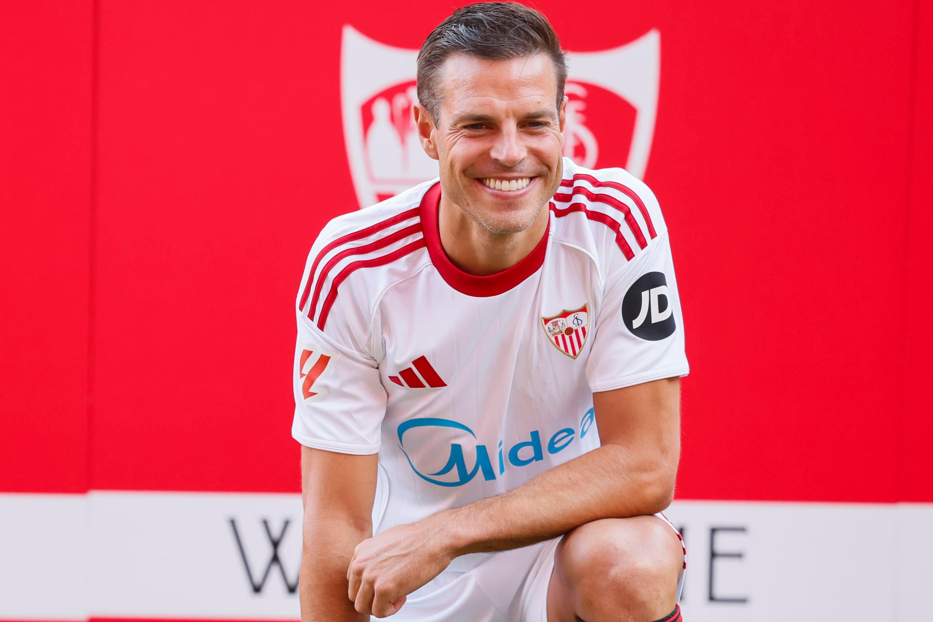 Azpilicueta: "El Sevilla me dijo que me necesitaba dentro y fuera del campo" Azpilicueta: "El Sevilla me dijo que me necesitaba dentro y fuera del campo"