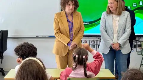 Raxoi dedicó 300.000 euros a obras en colegios durante el verano y las escuelas rurales de Santiago estrenan comedor Raxoi dedicó 300.000 euros a obras en colegios durante el verano y las escuelas rurales de Santiago estrenan comedor